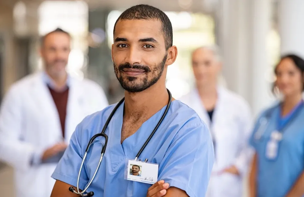 Médico latino
